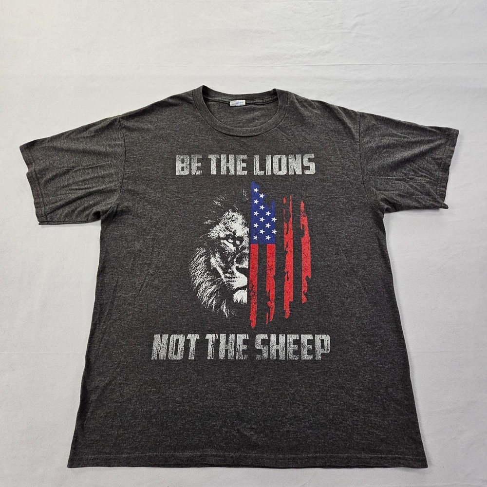 Be the Lions Not the Sheep USA Flag Gray Short Sleeve T-Shirt Men's L